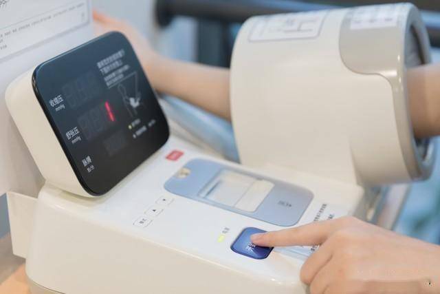 降压药的特殊功效指南：不止降压还护靶器官，规范使用是关键