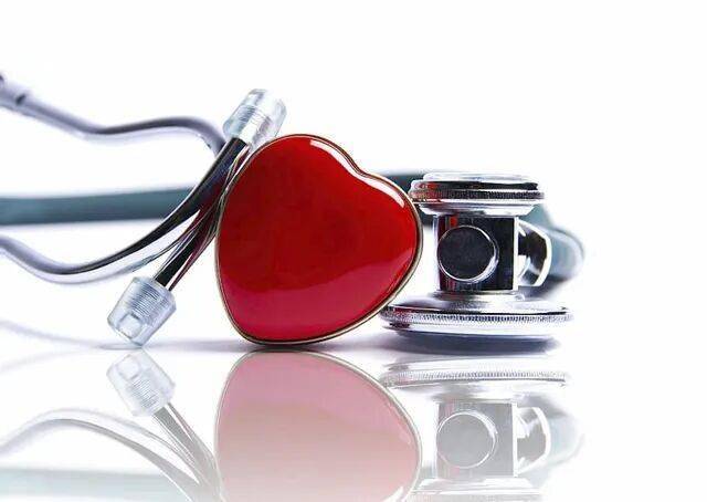 餐桌就是“心脏康复室”！心梗患者必看：控同型半胱氨酸饮食指南，吃对了比吃药还关键！