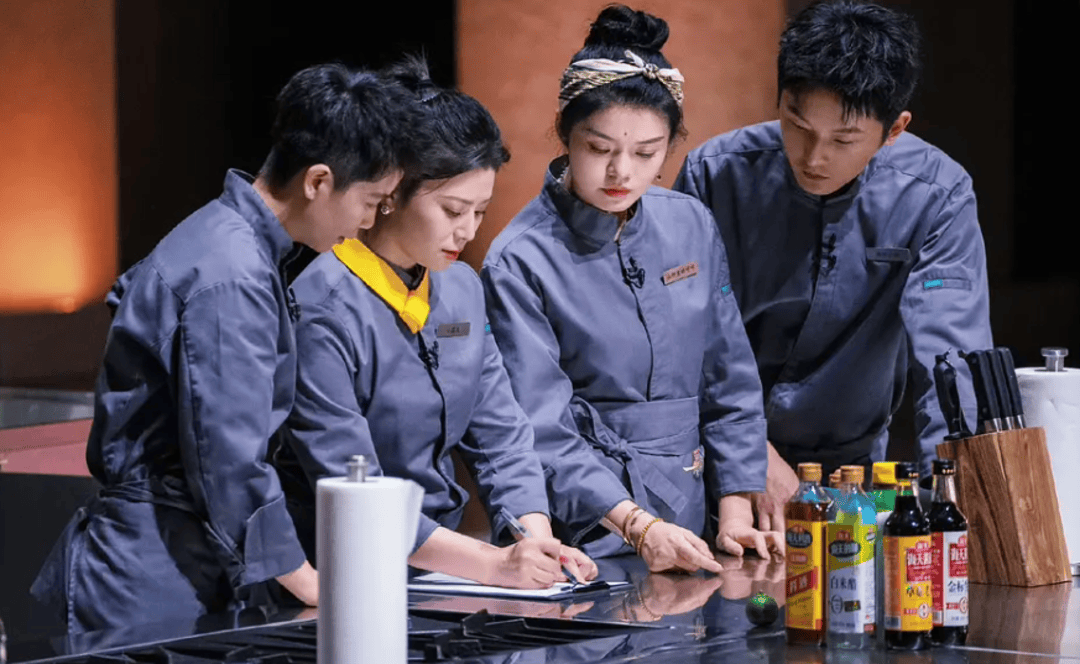 美食竞技综艺再爆发：“厨神”擂台新风向，背后有何行业变迁？