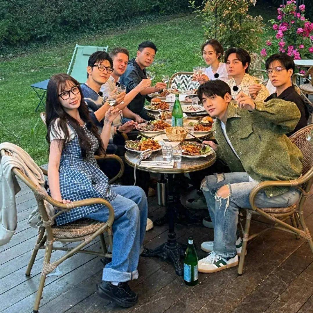 原创            中餐厅首播，对比虞书欣姜妍，资本塞人的做法太下头了