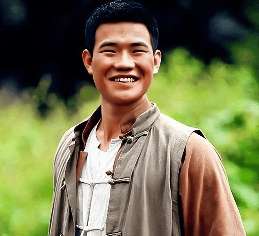 警方通报嘎子哥被行拘7天！因其穿警服直播带货违规