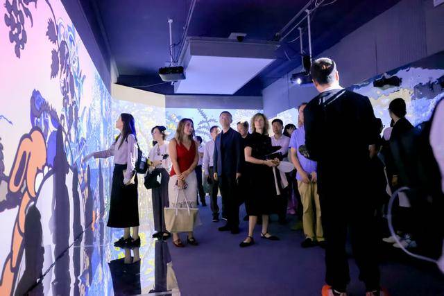 北京798艺术节开幕，将举办近百场展览