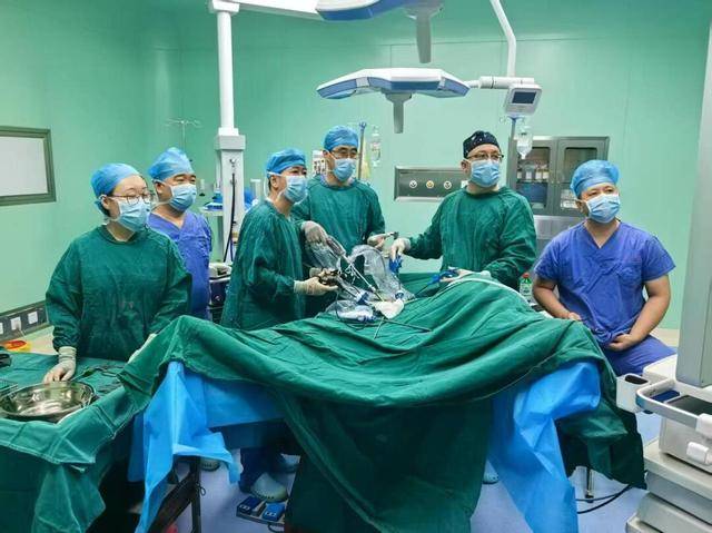 湘疆联手完成托克逊县首例腹腔镜下结肠癌根治术