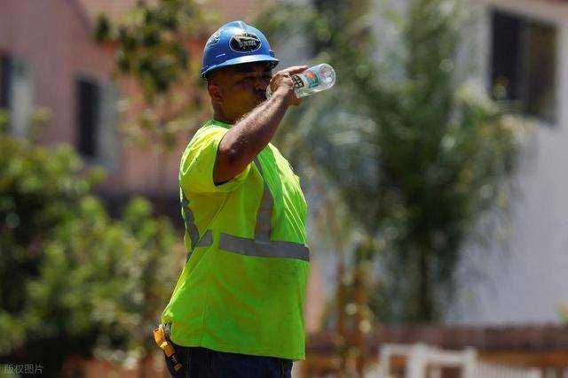 “隔夜水”并不可怕！医生：真正不能隔夜的是这3样，尽早扔掉！