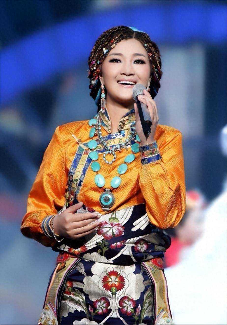 原创            4年前，那个被刀郎告上法庭后，退出歌坛的降央卓玛，现状如何