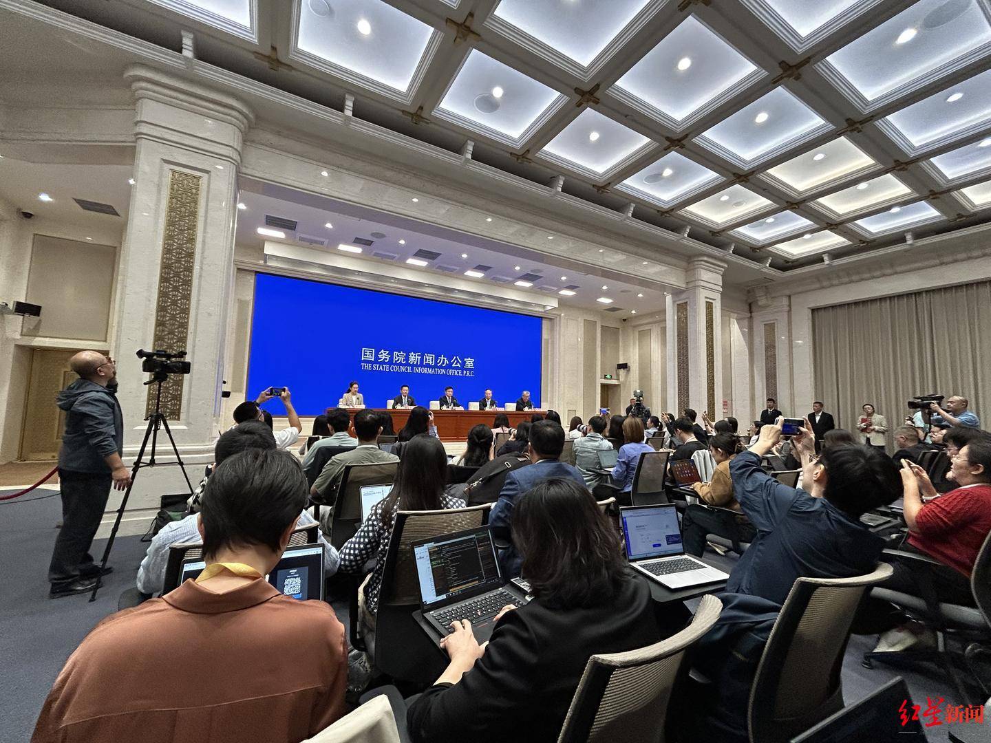 央行：中国银行业总资产位居世界第一，股票、债券市场规模位居世界第二