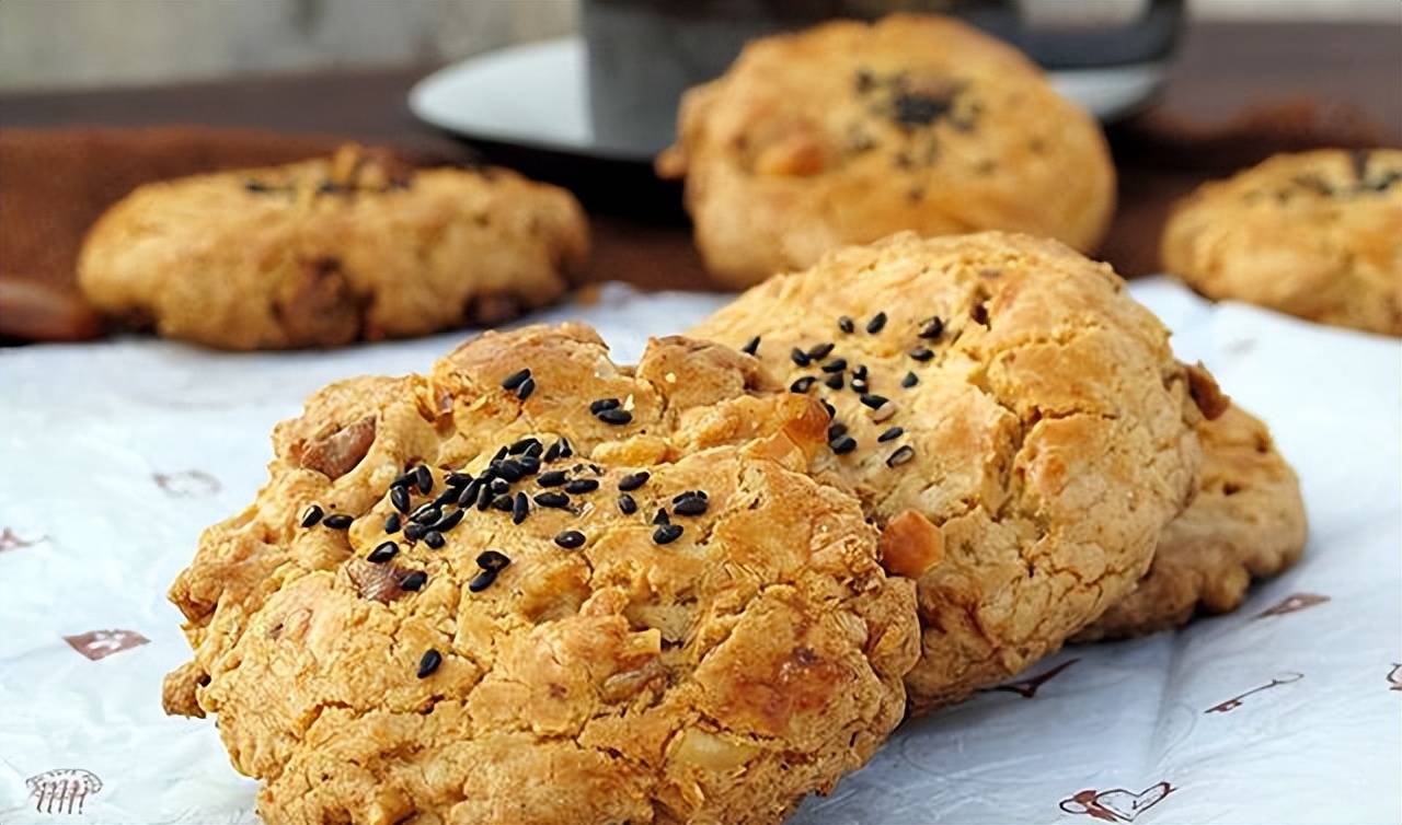 原创            老人常吃桃酥伤胃吗？提醒：老年人尽可能少吃这些糕点，胃受不了