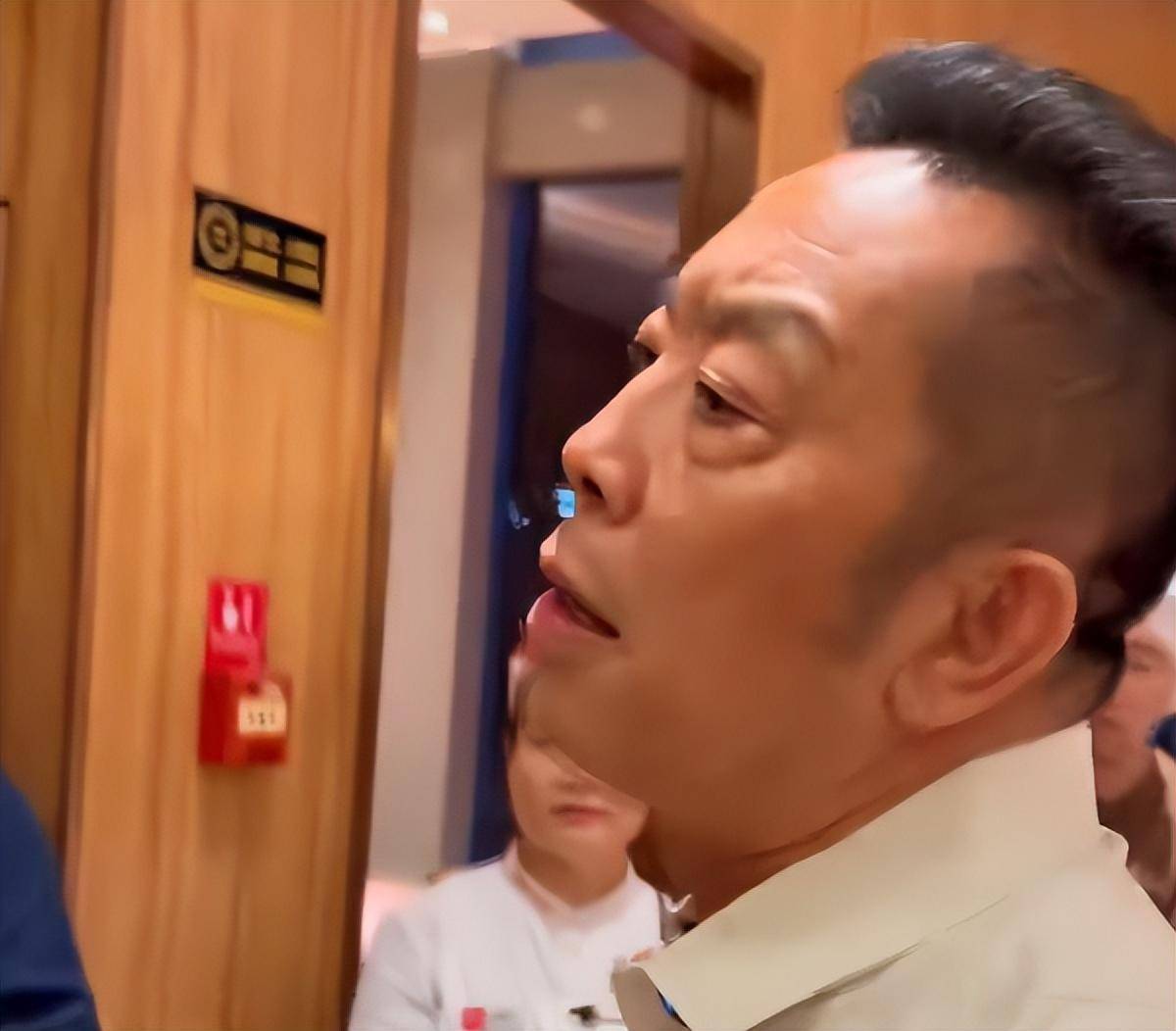 西贝创始人贾国龙称将起诉罗永浩，罗永浩回应：好，来吧