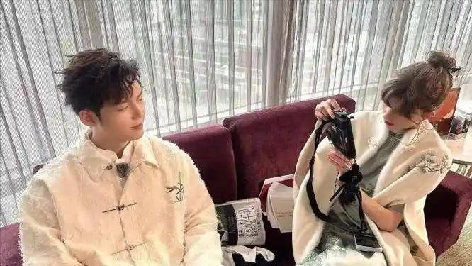 原创            为了单身人设隐婚，为了上婚综公开，对比胡静老公，真是一言难尽