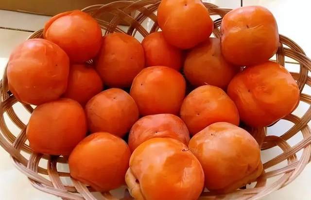 原创            秋天遇到此果别手软，一利尿，二排毒，三养生，鲜嫩营养高！