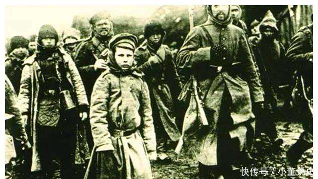 原创            大帝把彼得当作偶像，发动对外战争失败，全家被臣民以机关枪处决