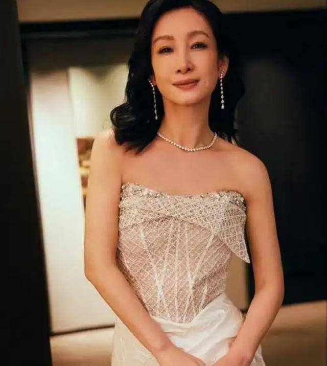 原创            万万没想到，李厚霖“看不上”的秦海璐，在王新军这里却被宠成宝