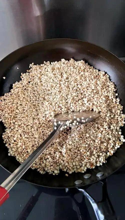 原创            薏米先炒再煮粥，太灵了！知名营养师私藏秘诀，炒一炒祛湿气，一碗下肚浑身轻松！