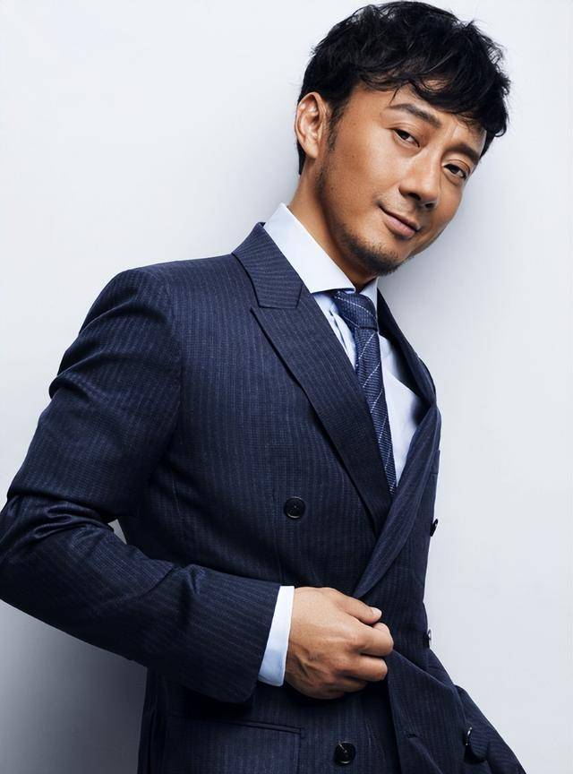 原创            “替日洗白、放弃国籍”，口出狂言的赵立新，终于得到应有的报应