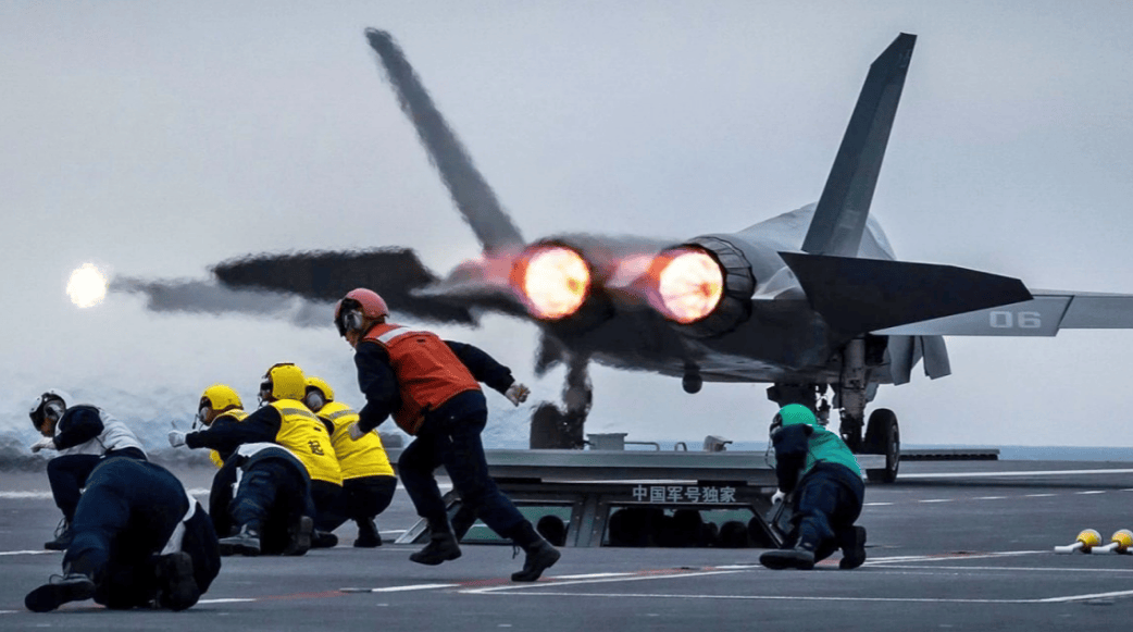 福建舰“无烟”弹射歼35，美国人念叨两件事，印度和日本同样感受到了巨大的压力