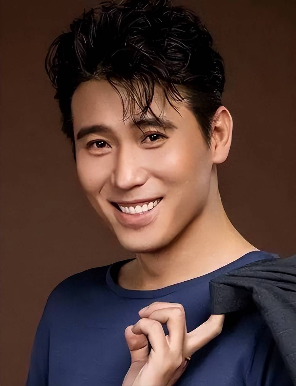 原创            李乃文：综艺界的“显眼包”，50岁开启喜剧人生