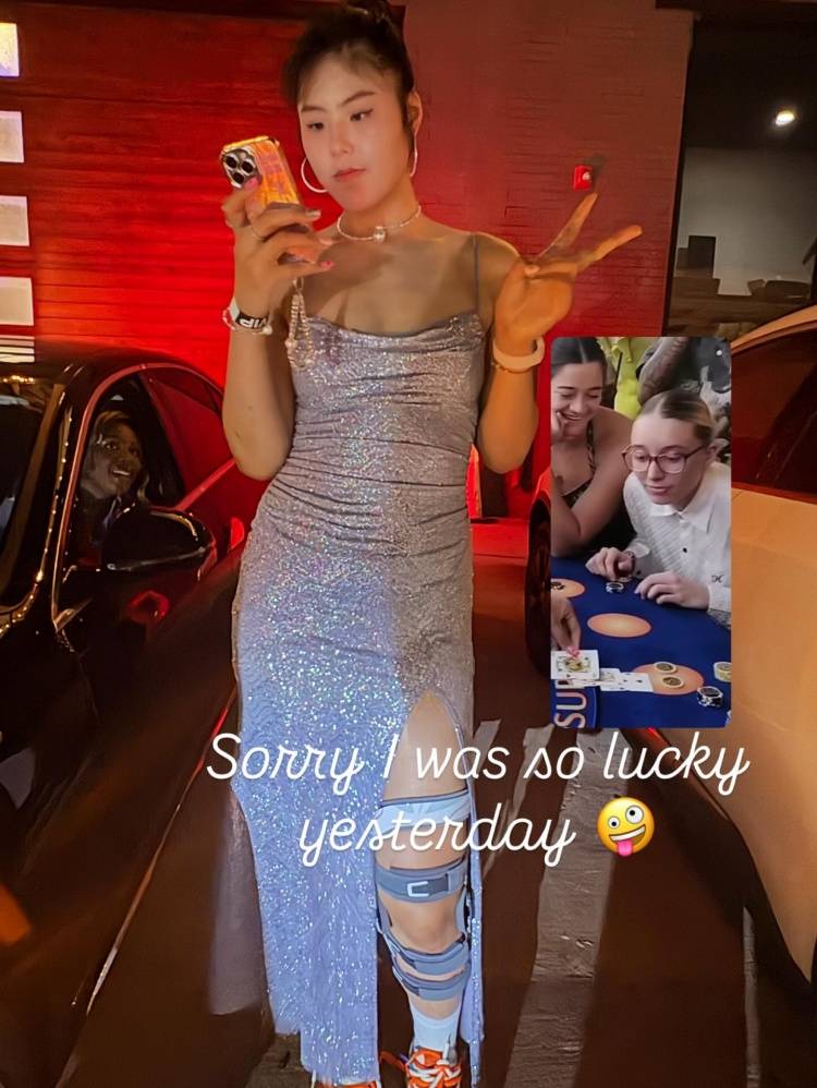 李月汝晒自拍：裙子和护具很搭！我会早日重返球场