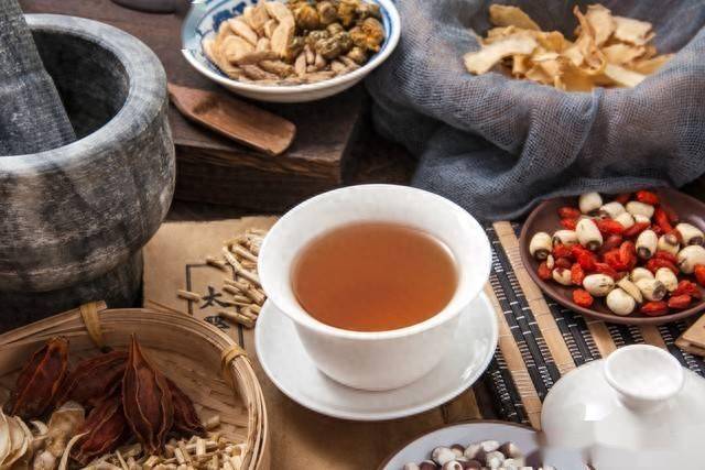 湿热缠身？6种祛湿热中成药的适用指南，对症选才能清湿解热