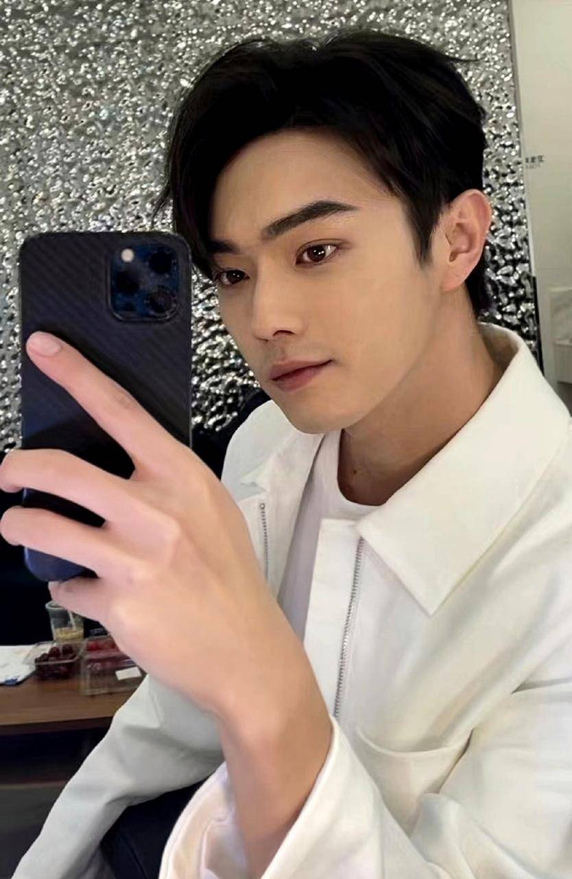 原创            制片人称许凯下一部男主被换，魏哲鸣或成大赢家？于正懒得再回应