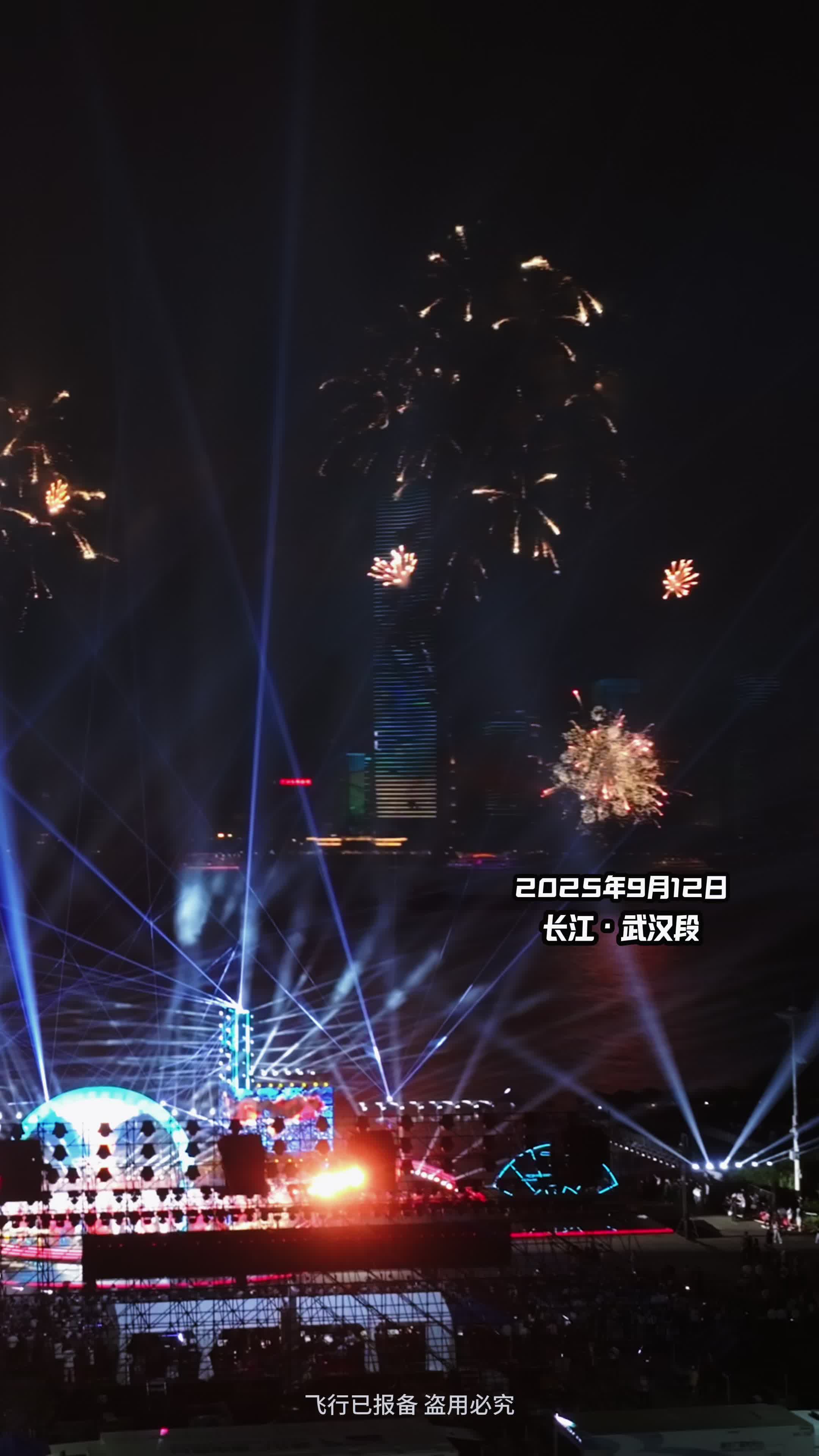 超近距离看今晚武汉光影秀