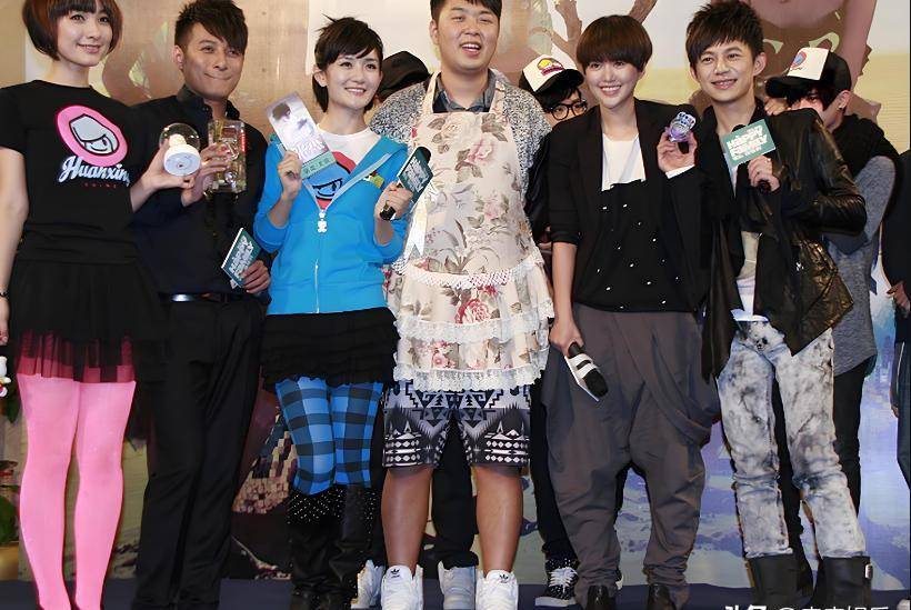 原创            快本重聚：杜海涛姨化、吴昕驼背、李维嘉面相变了、只她已被遗忘