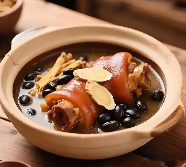 秋天使劲吃这菜，中老年人一天吃一次，养肺还养肾，别错过