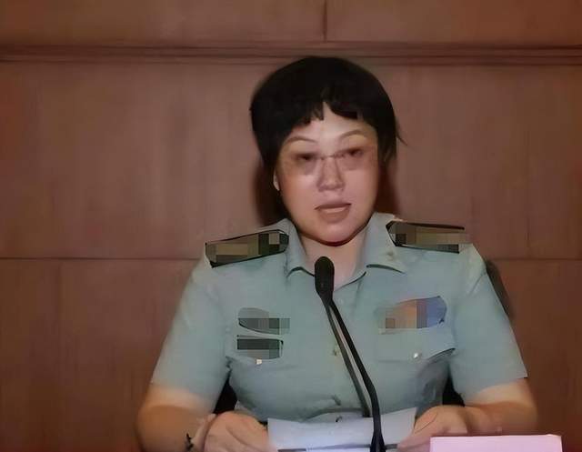 原创            18大后首个落马的女将军，花钱买少将，一路靠色相升迁，下场如何