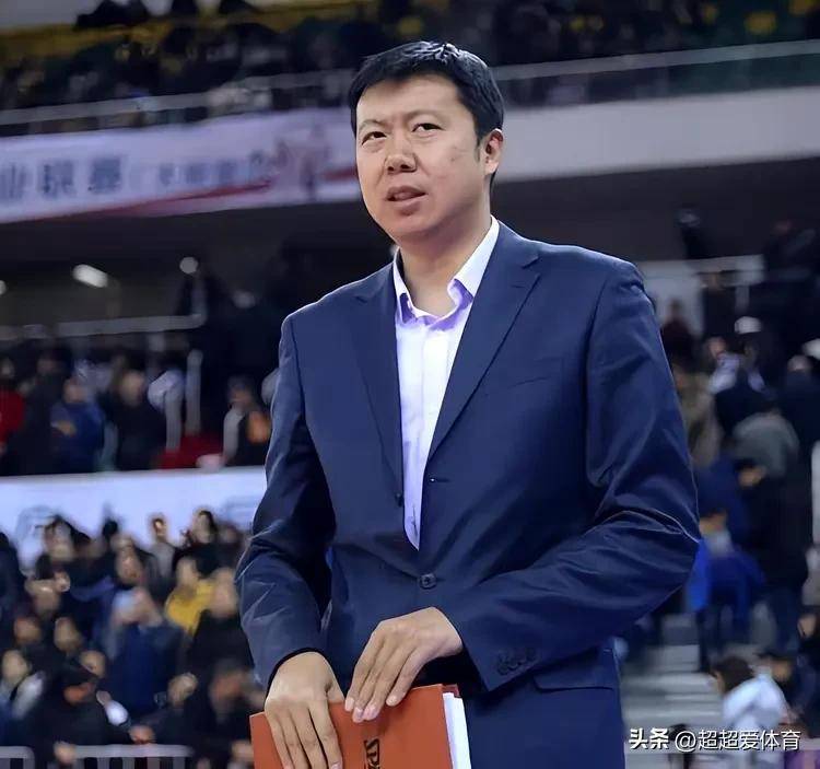 原创            百思不解，宫鲁鸣是女篮主帅，为啥还要邀请王治郅来国家队指导？