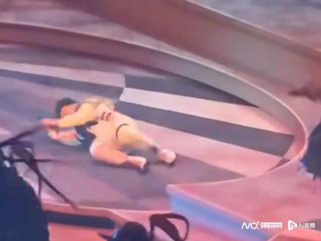 一个周末，竟有4名歌手演唱会突发意外！业内专家：构成严重威胁