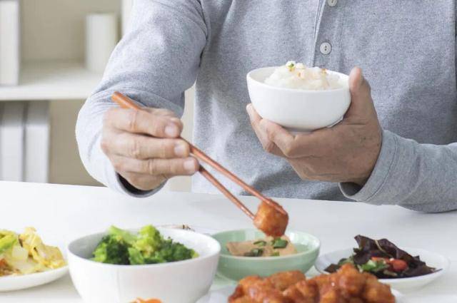 寿命长的人，吃饭大多有5个特点