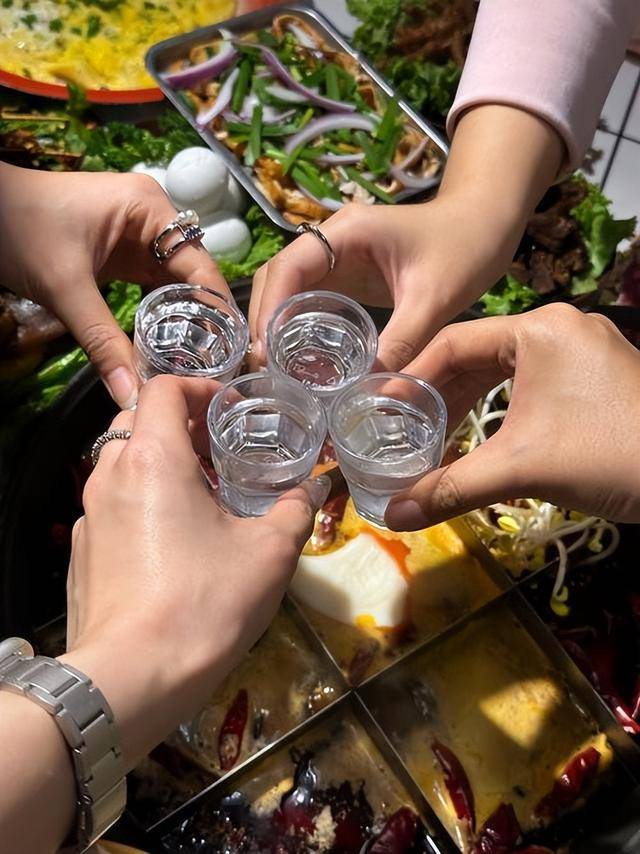 原创            酒局许诺别千万别当真，酒精虽催话但不催守诺，男性尤其要注意