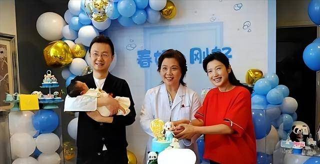 原创            春妮没想到：丈夫刚强阅兵解说刚火，6岁儿子转头就把观众拿下