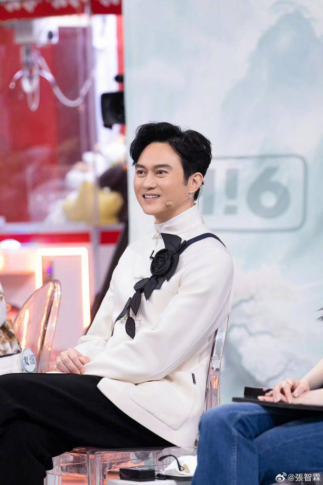 香港知名星二代罕晒自拍！被指撞脸TVB力捧小生，继承父母高颜值