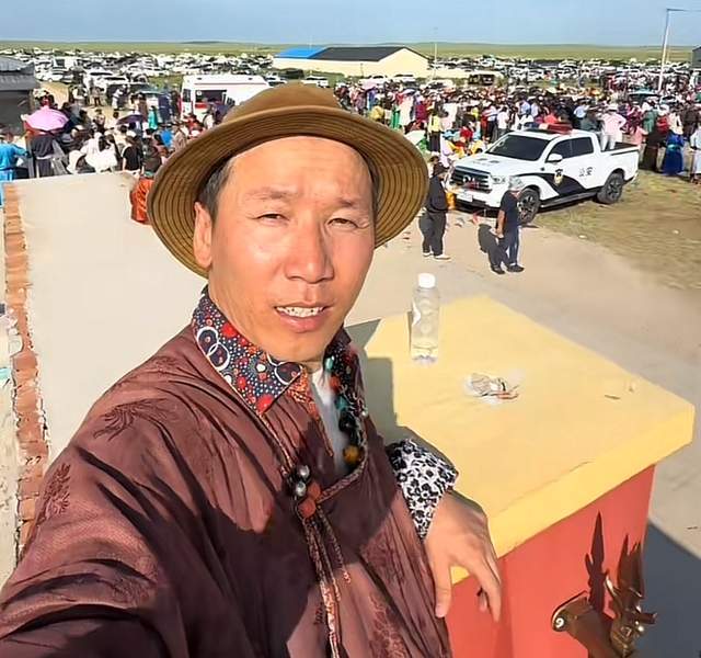 原创            曝35岁内蒙古网红敖其尔去世，账号已私密，前几天刚开完驿站