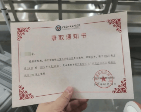 孤独症学生遭劝退vs视障女孩读博！高校到底缺的是条件，还是心意