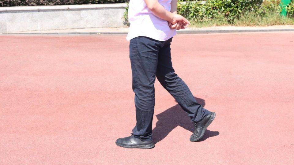 医生：体内若有癌，走路多有种种“奇怪”，5类异状劝您多加留心