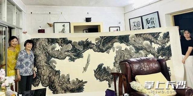 钟宜淳女士向湖南艺术职业学院捐赠聂南溪先生画作《乐园》