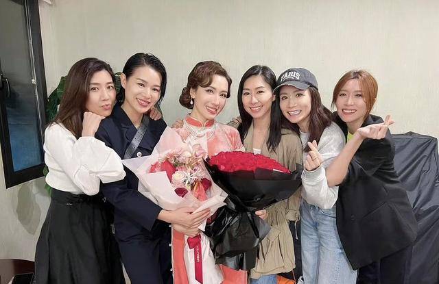 TVB女星获女神级闺蜜庆生！三人皆升级为人母，保养得宜似少女