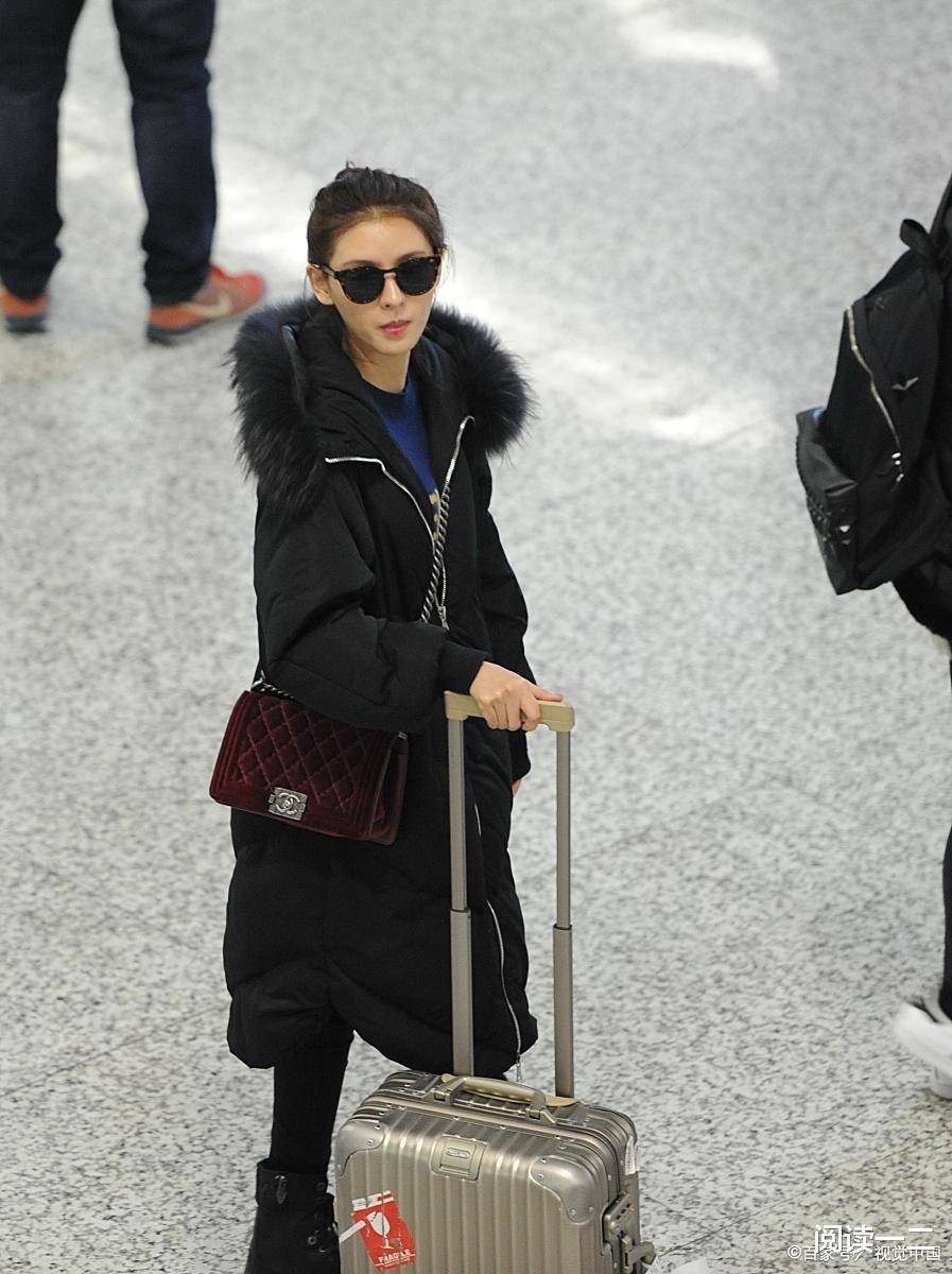 原创            毕雯珺张予曦亲密互动引热议：戏假情真还是综艺剧本？