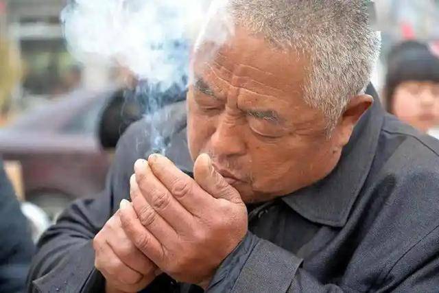 肿瘤患者一根烟都不能抽？医生提醒：过一次瘾，4个后果无法承受
