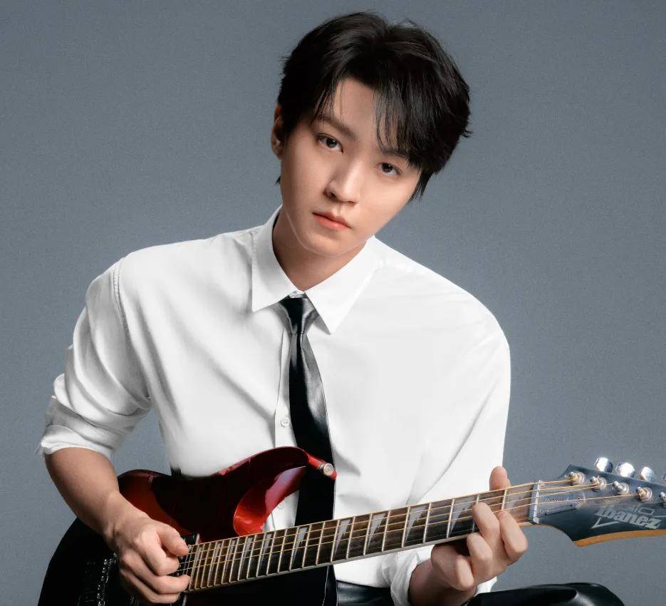 原创            王俊凯弟弟生日宴曝光！父母被指责偏心，大儿子暴瘦二胎白白胖胖