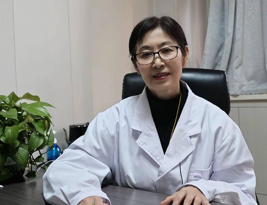 看见看不见的痛苦：齐岩医生谈如何应对硬皮病的身心挑战