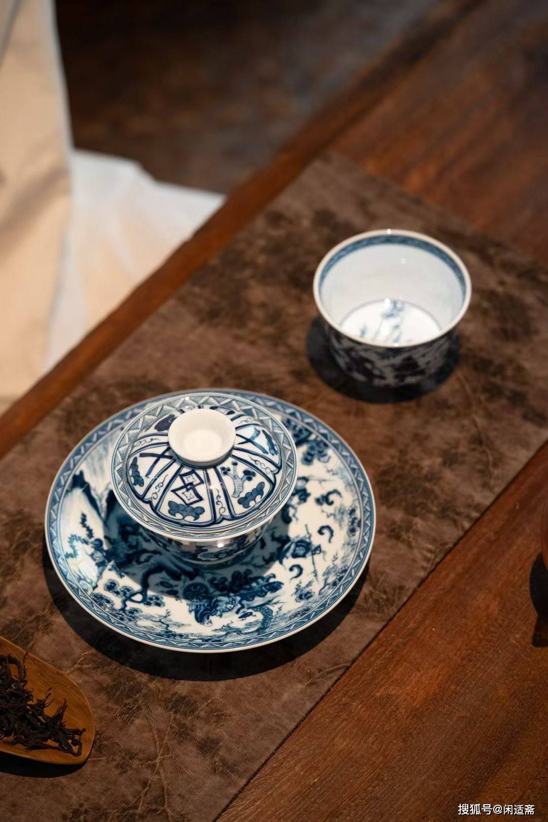 瓷与茶的千年对话，柴窑元青花鬼谷子下山图瓷器