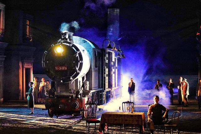 何冰执导《屠夫》，想把老艺术家“大胆而极致演戏的劲儿”传下去