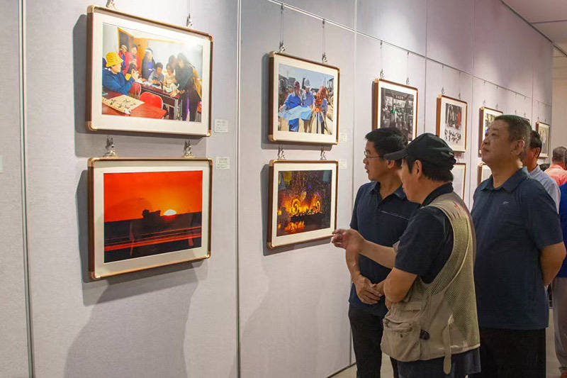 石景山区第十届退休人员书法绘画摄影展开幕