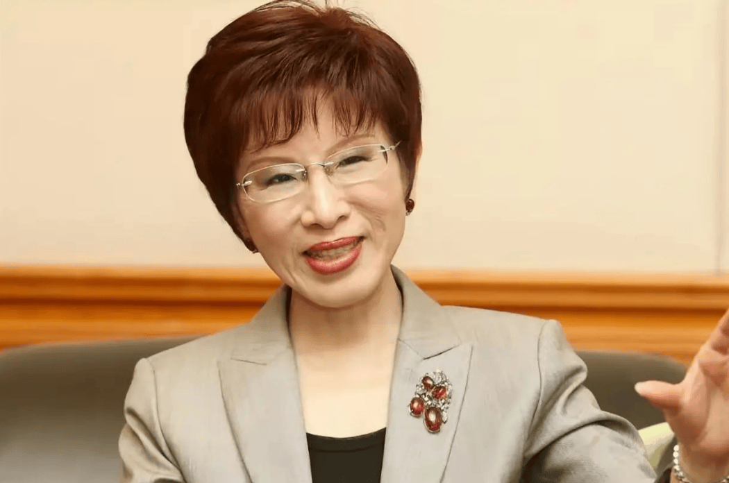 大陆高层会见洪秀柱，握手30秒大有说法，台当局回退立场寻求自保