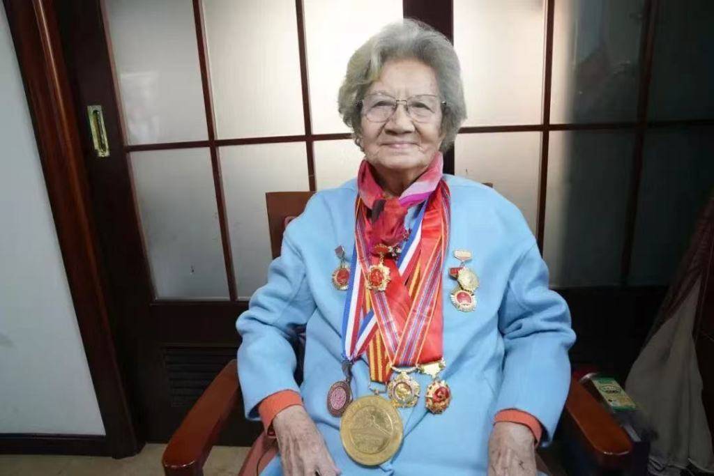 表演艺术家陈奇去世，享年96岁的她被称为”国民奶奶”