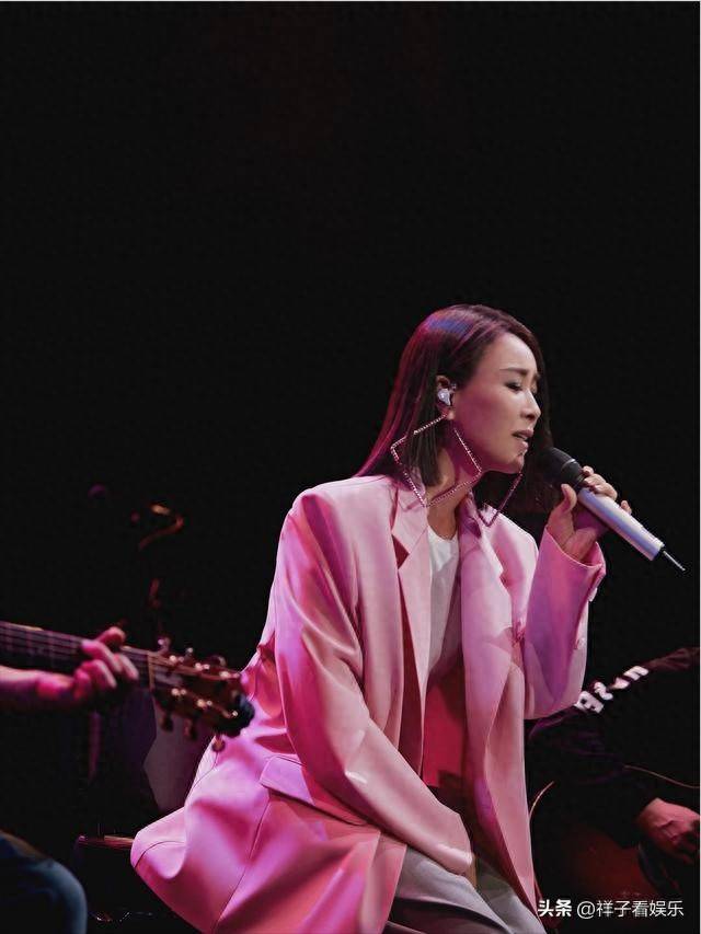 原创            那英花儿与少年7封神现场：从乐坛天后到互联网小品之王的逆袭
