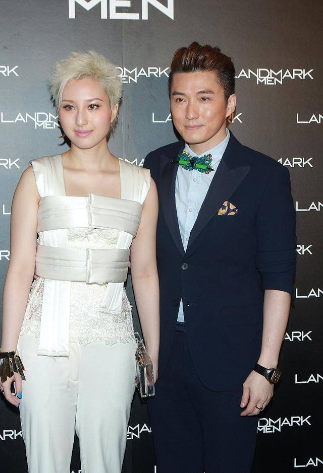 大秀美背！何超云国外旅游后积极瘦身，疑与订婚三年未婚夫复合