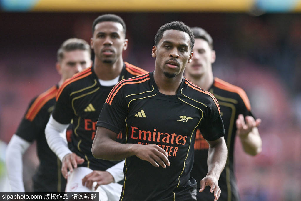 太逆天了！艾思特福乌龙双响+离谱失误送单刀，哈兰德完成双响